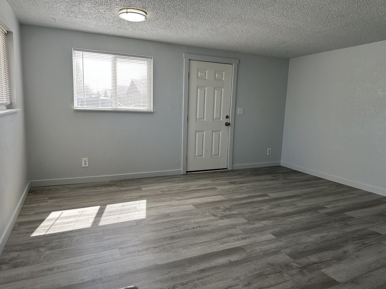 315 E Idaho St #315 - Photo 4 of 17