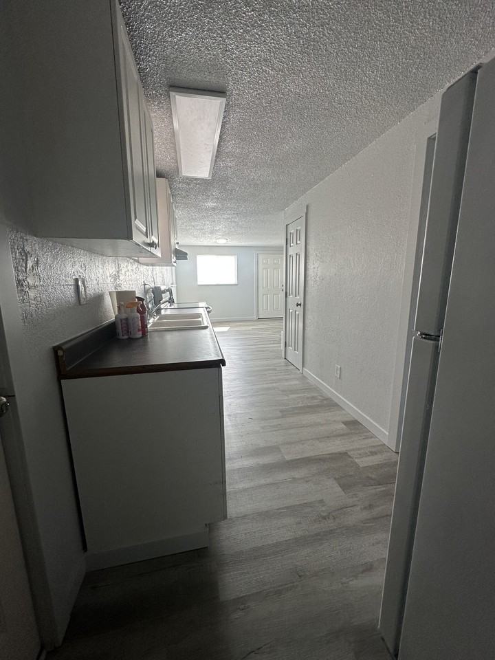 315 E Idaho St #315 - Photo 5 of 17