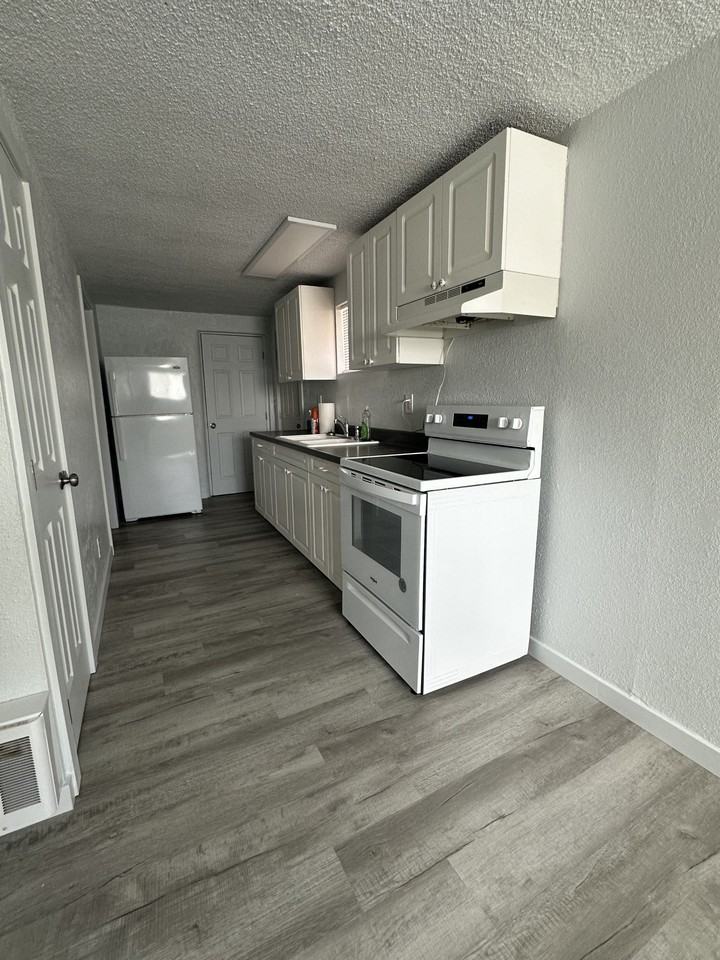 315 E Idaho St #315 - Photo 6 of 17