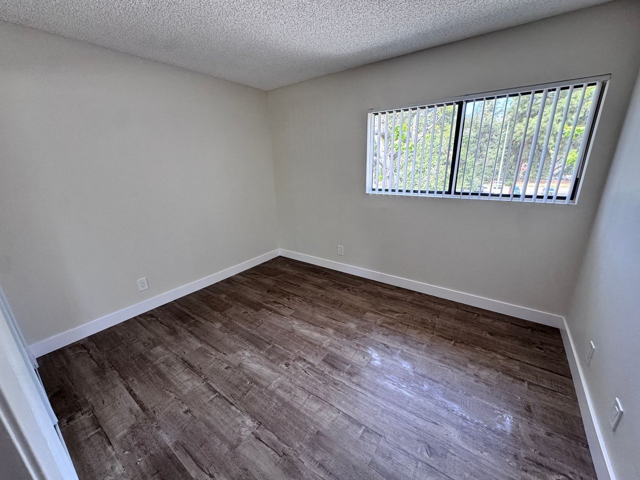 Beautifully Remodeled Apartment in Sunland, CA - Photo 5 of 33