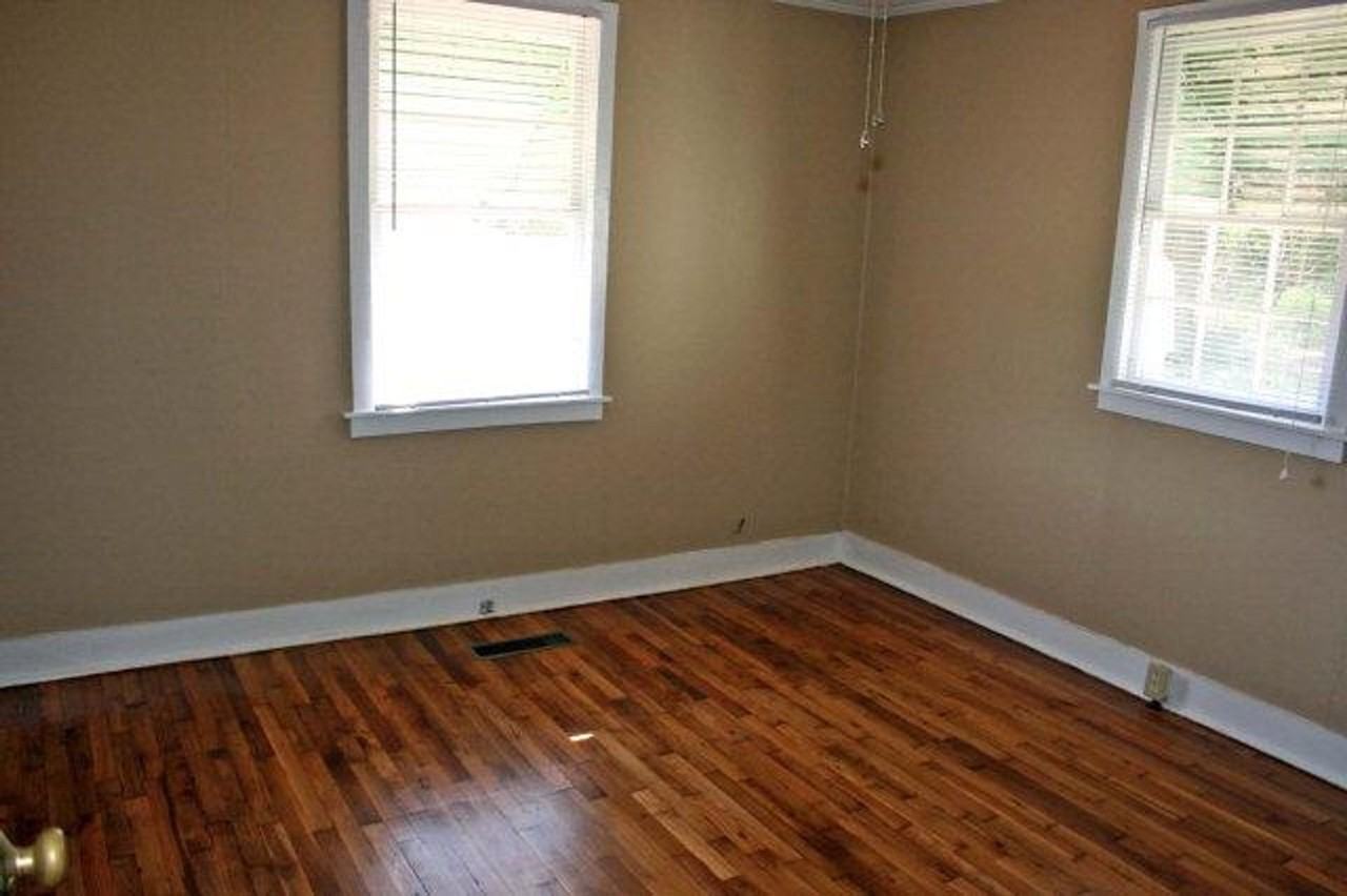 472 Whitehall Rd - Photo 4 of 9