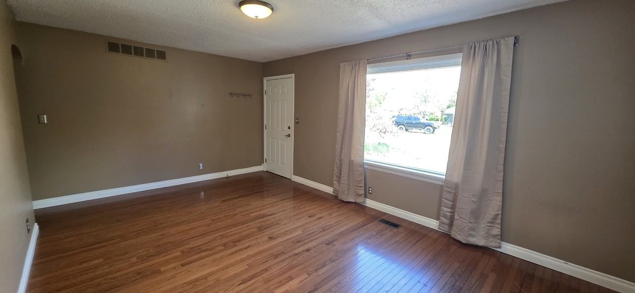 1628 W Reinhart Dr #1 - Photo 3 of 12