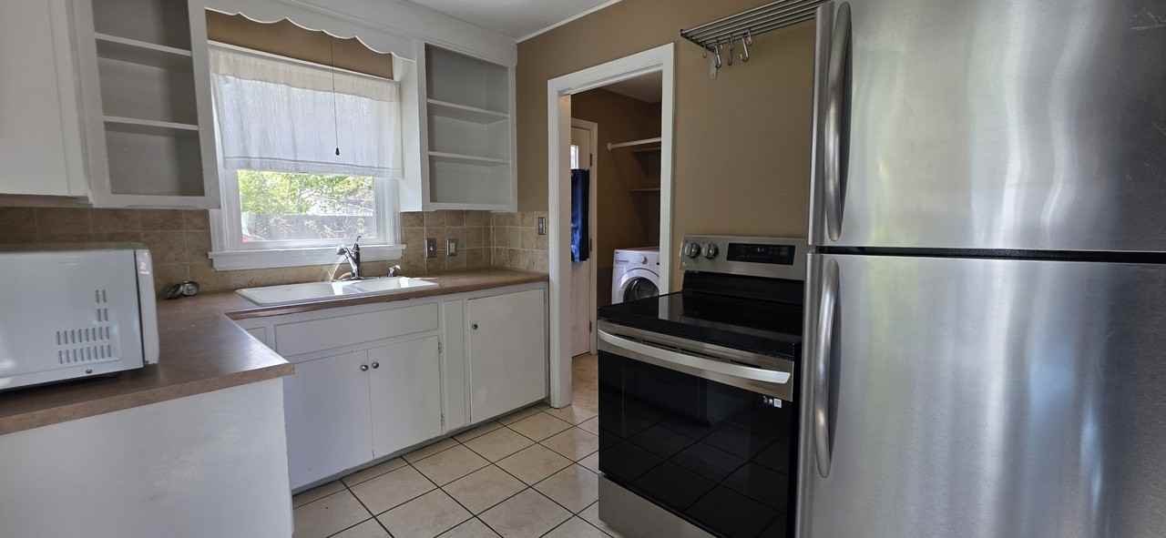 1628 W Reinhart Dr #1 - Photo 4 of 12