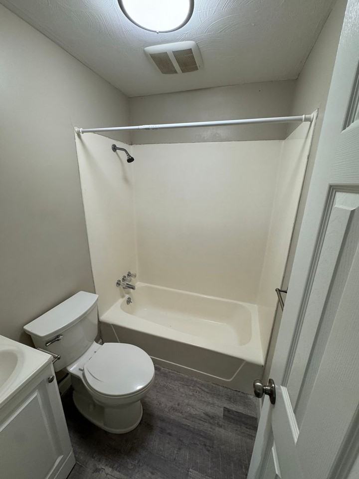 101-103 Green Oaks Drive - Photo 4 of 8