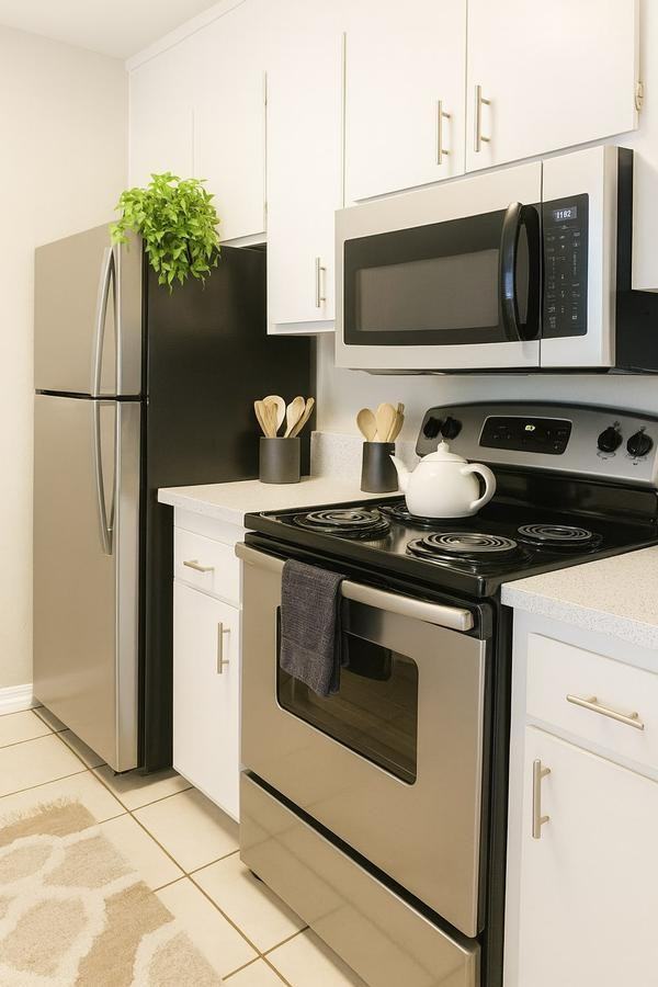 1731 Pine St - Photo 2 of 8