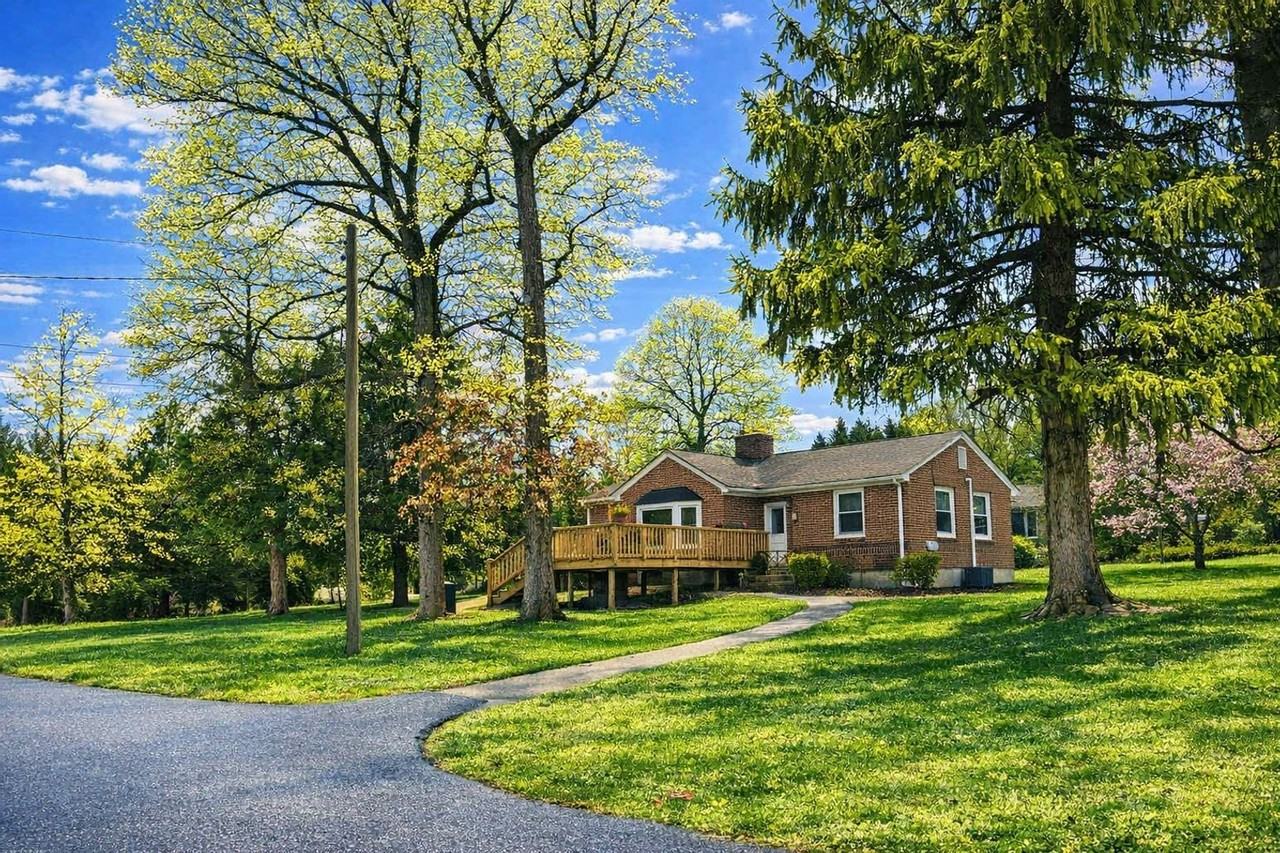 214 Sudbrook Ln - Photo 2 of 21