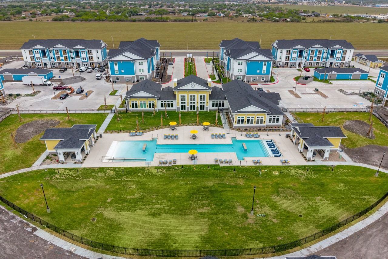 Stella by the Bay - Photo 4 of 50