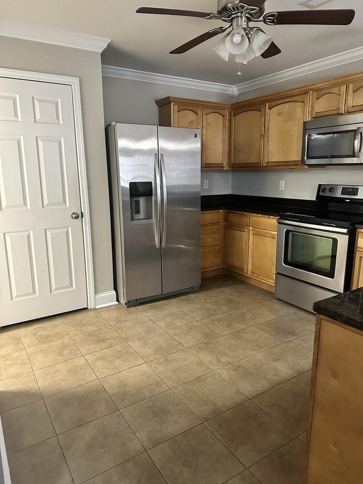 916 Thunder Creek Dr #1 - Photo 7 of 17