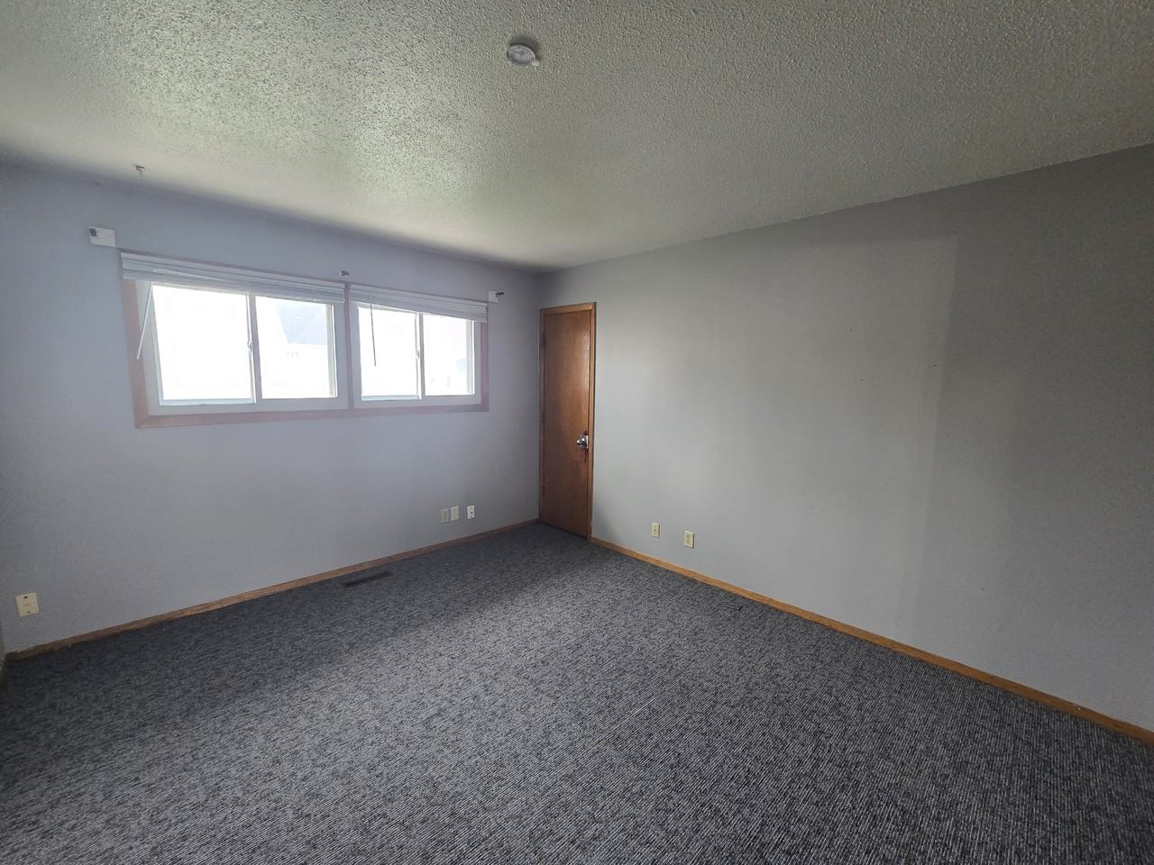 811 W 3rd St #1 - Photo 5 of 15