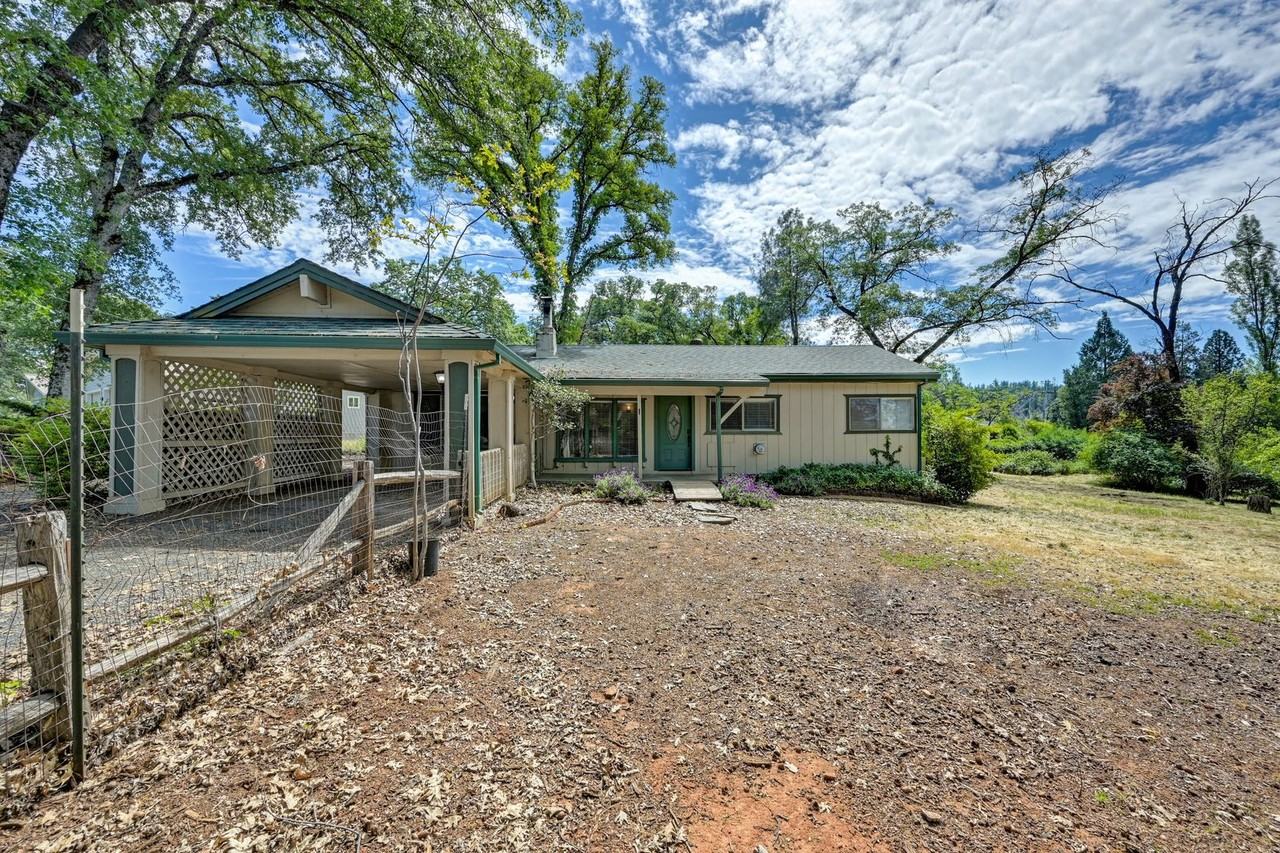 3210 Manzanita Ln - Photo 3 of 24