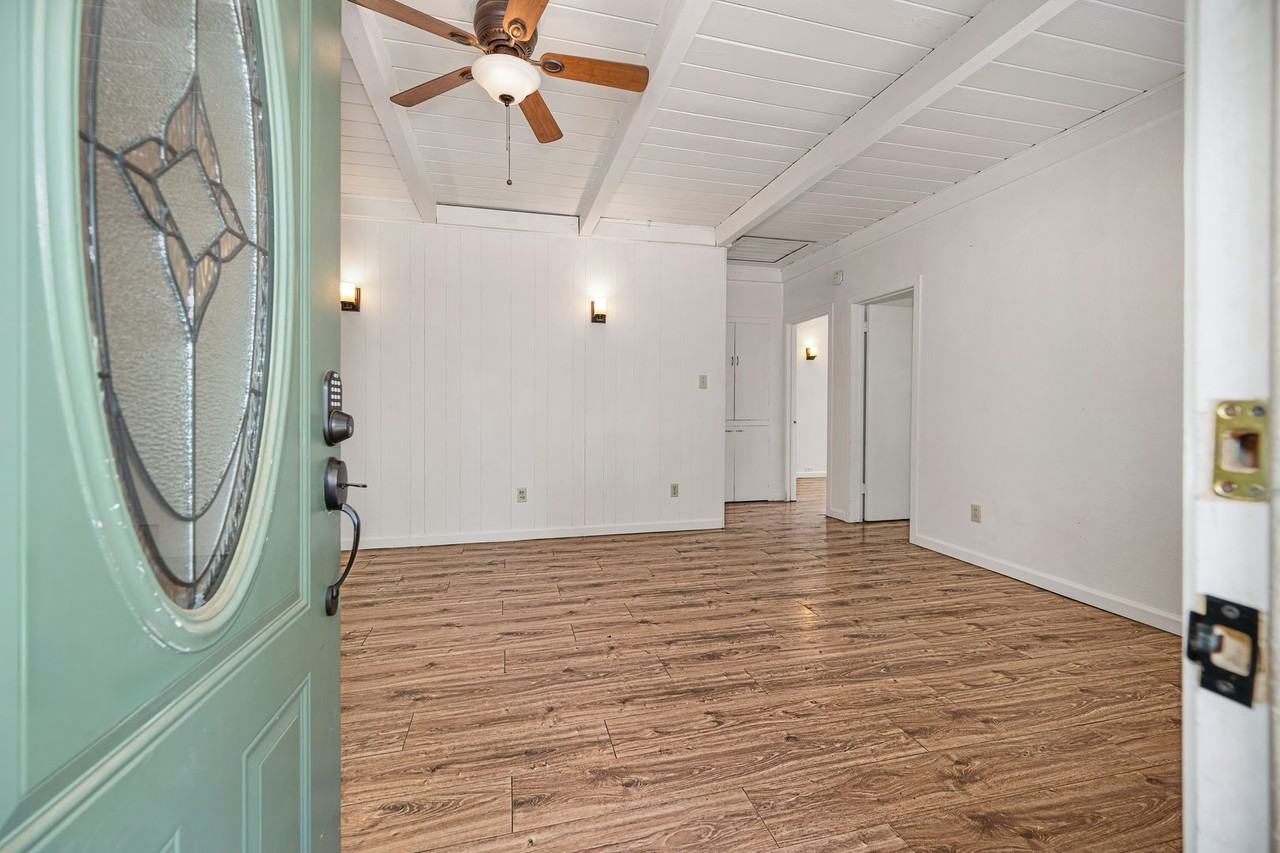 3210 Manzanita Ln - Photo 6 of 24