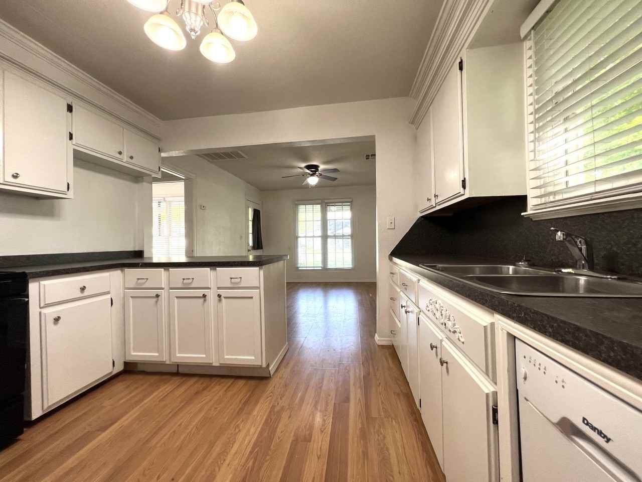 507 E Symmes St #1 - Photo 4 of 10