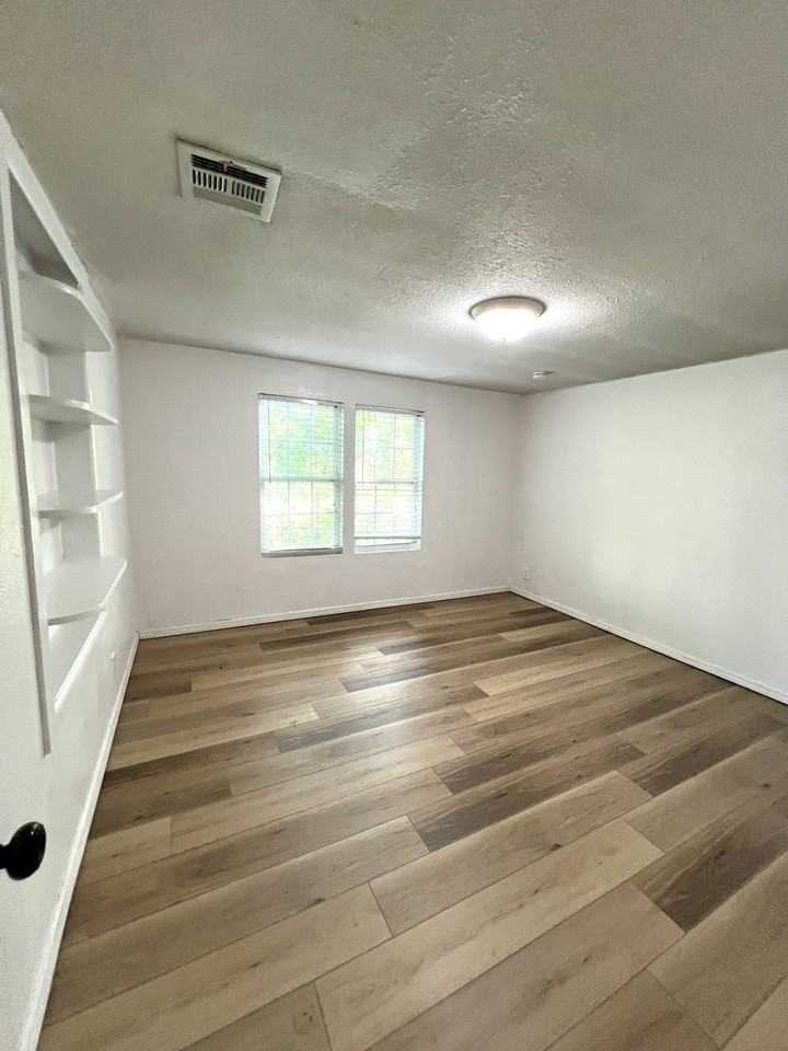 507 E Symmes St #1 - Photo 6 of 10