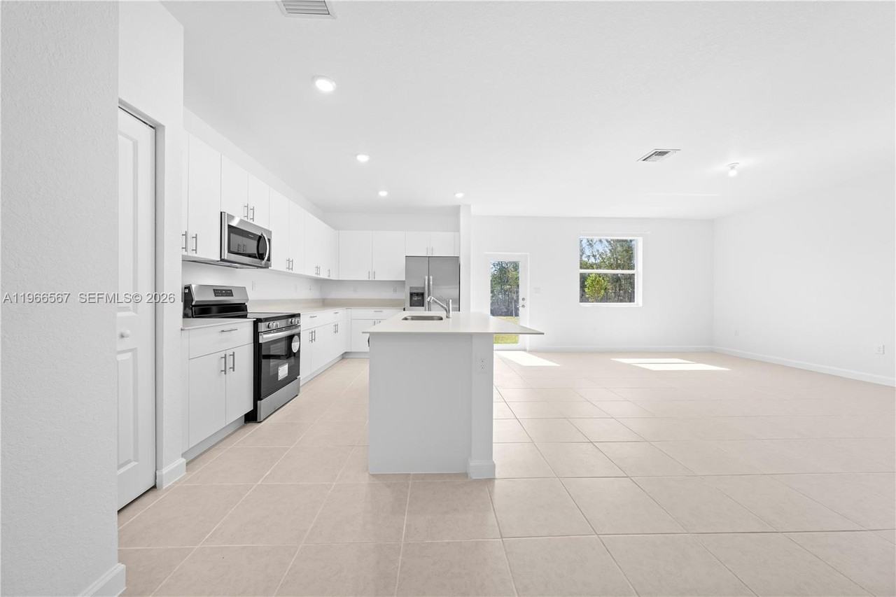 2442 Southeast 30th Street #2442 - Photo 3 of 36