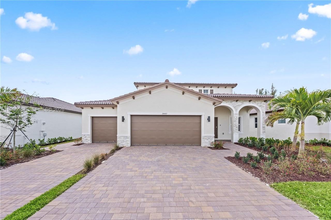 2442 Southeast 30th Street #2442 - Photo 5 of 36