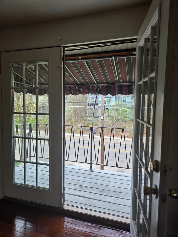 511 W Water St - Photo 3 of 14