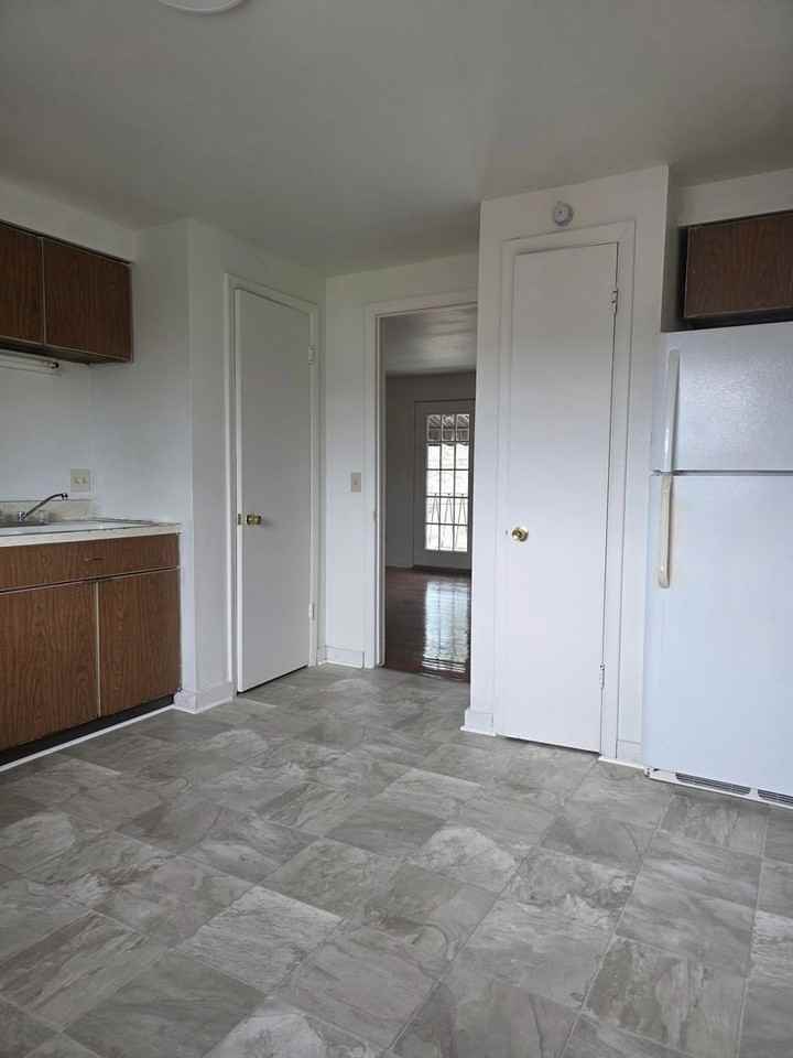 511 W Water St - Photo 5 of 14