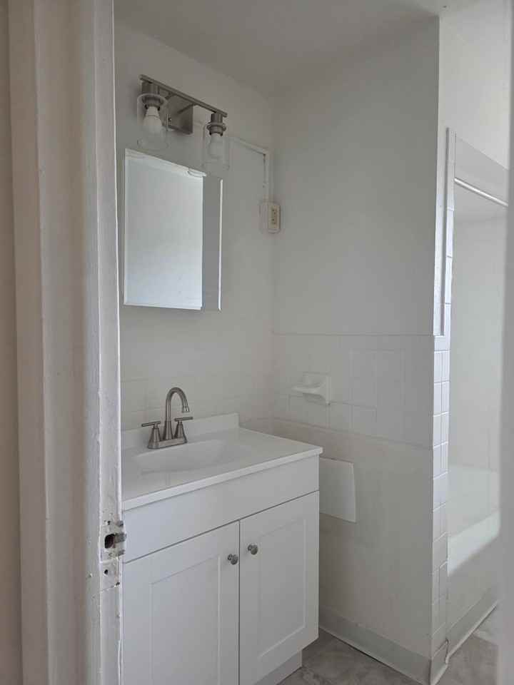 511 W Water St - Photo 6 of 14
