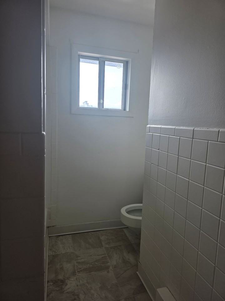511 W Water St - Photo 7 of 14