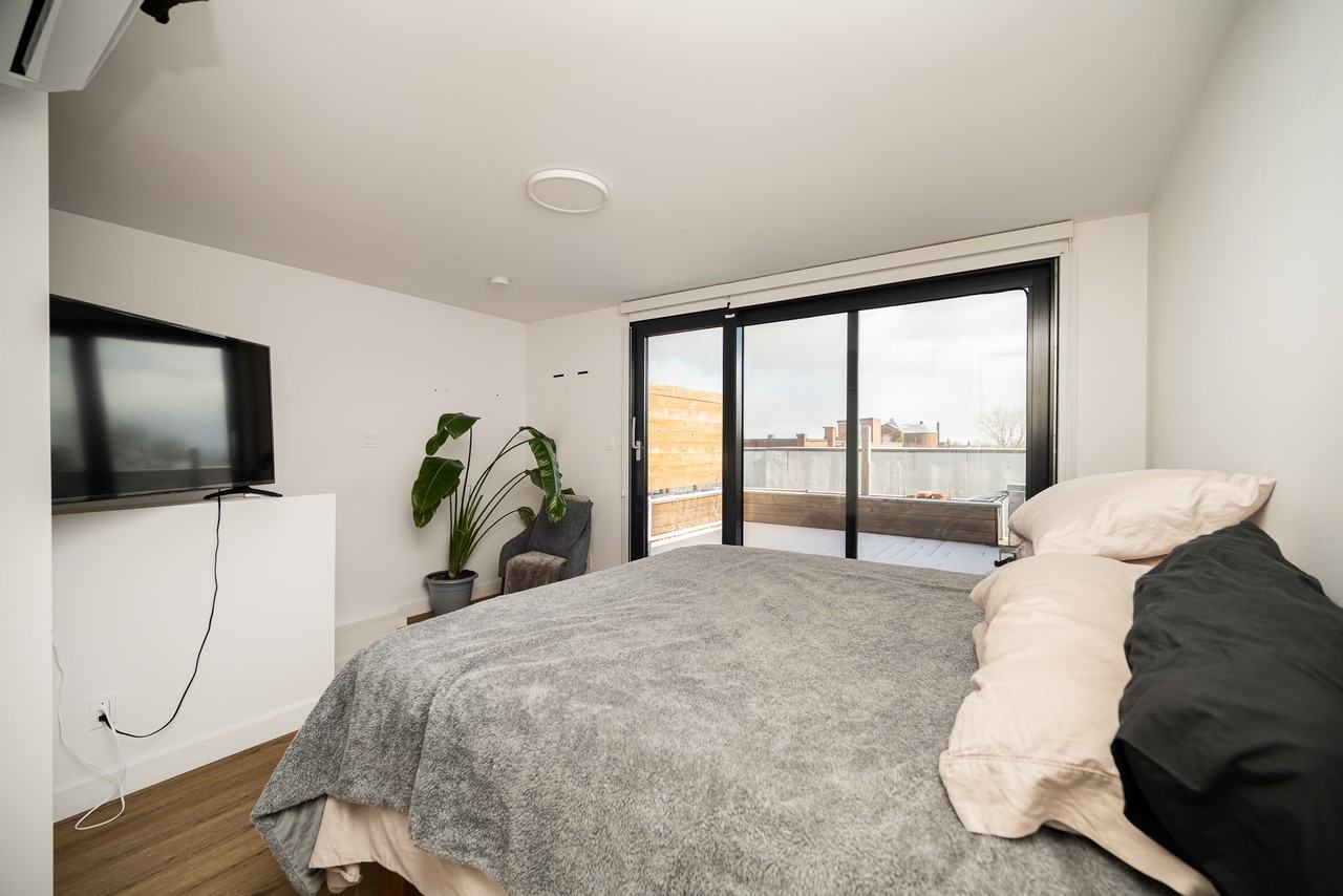 6728 Boulevard Saint-Laurent #306 - Photo 2 of 9