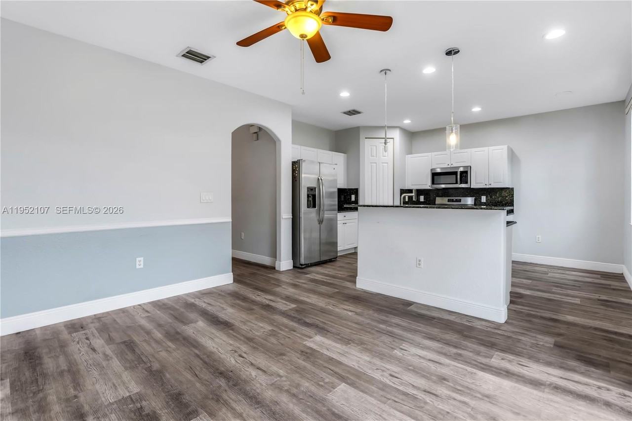 2540 Southwest 85th Terrace - Photo 3 of 13