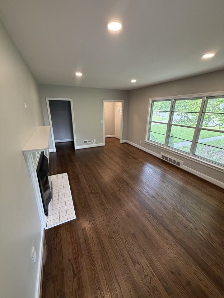 2116 Rockland Dr #1 - Photo 3 of 18
