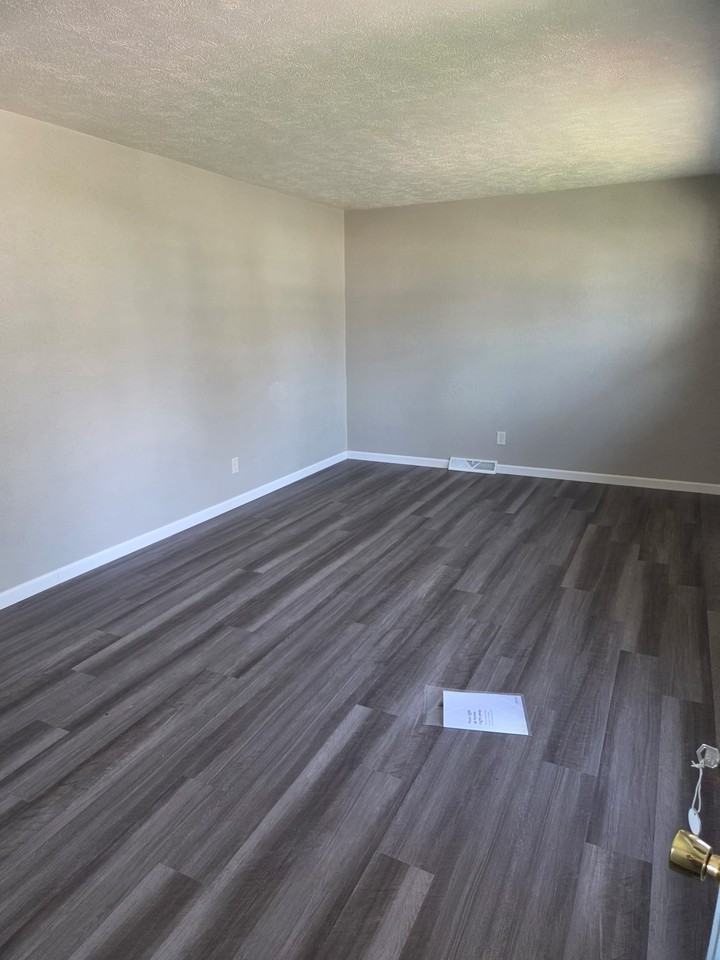 1022 W Thrush Ave #1 - Photo 2 of 7