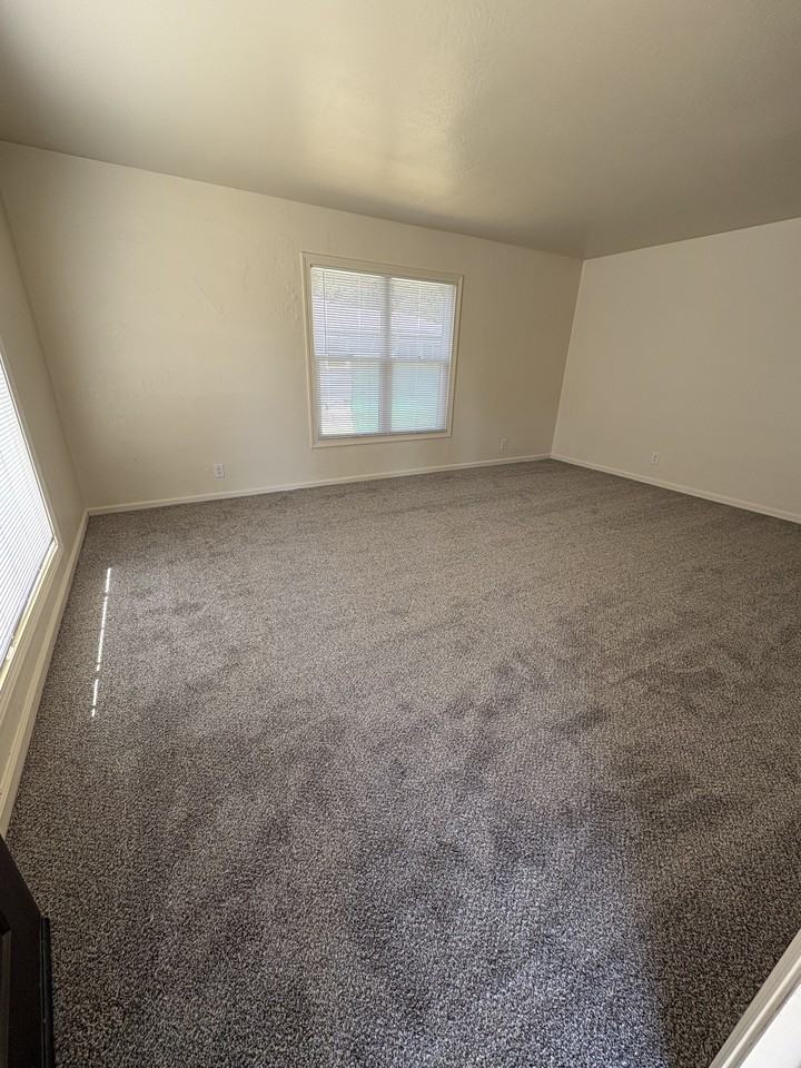 401 Ainsley Ave #1 - Photo 5 of 21