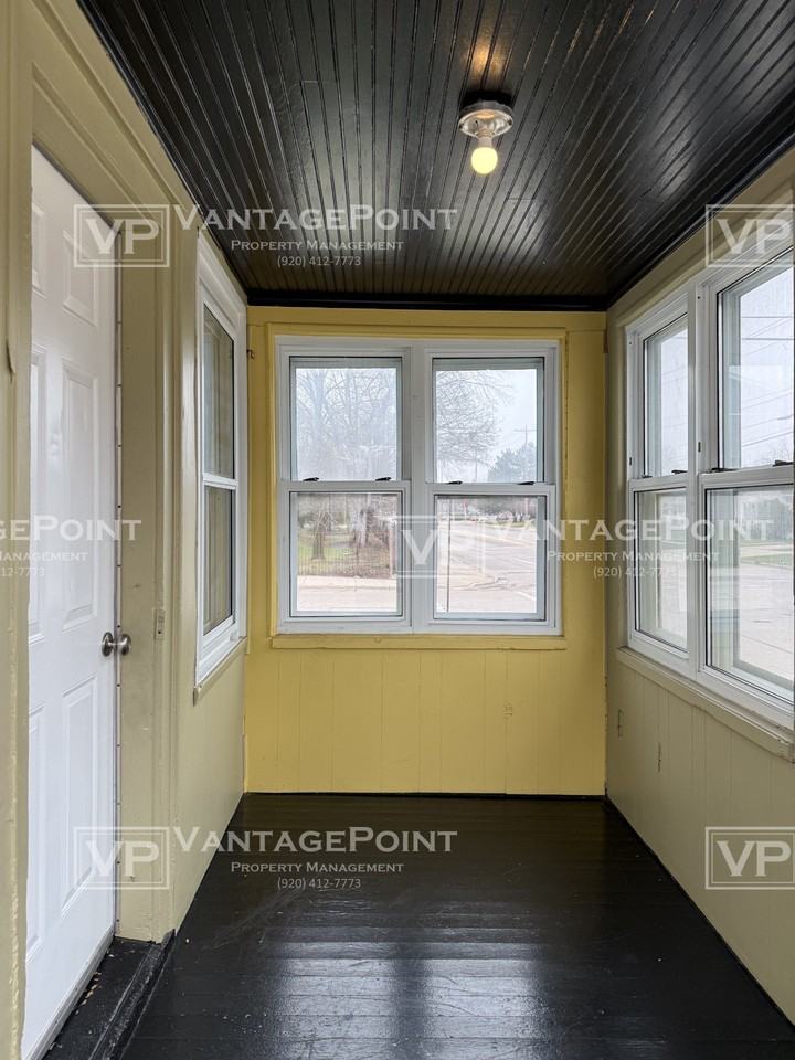 700 S Baird St #1 - Photo 4 of 24