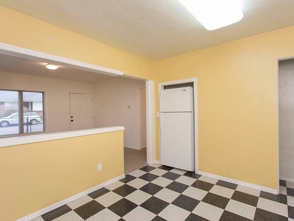 4507 Se 67th Ave #1 - Photo 4 of 7