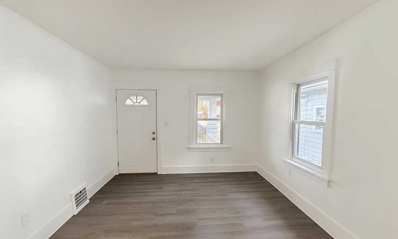 910 W Virginia Ave #1 - Photo 2 of 7