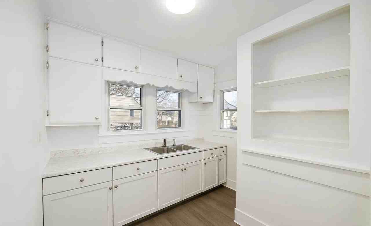 910 W Virginia Ave #1 - Photo 4 of 7