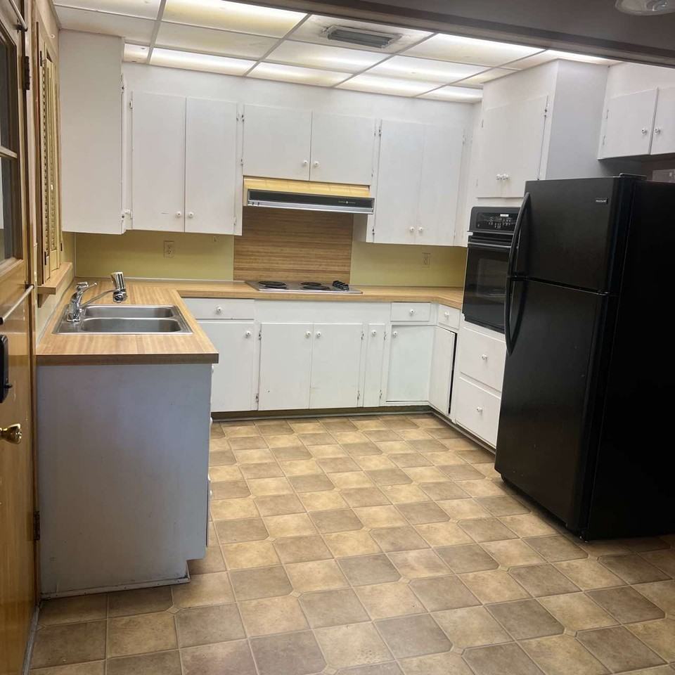 918 Robert St #2 - Photo 3 of 6