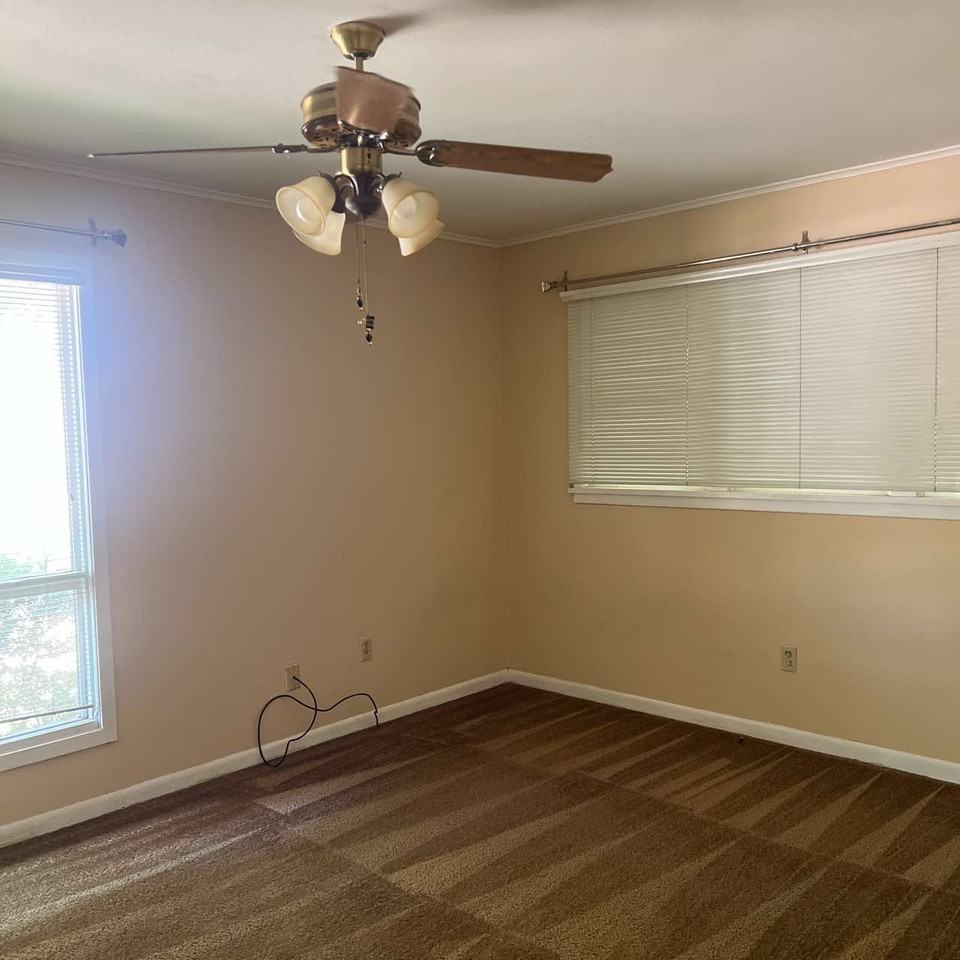 918 Robert St #2 - Photo 5 of 6