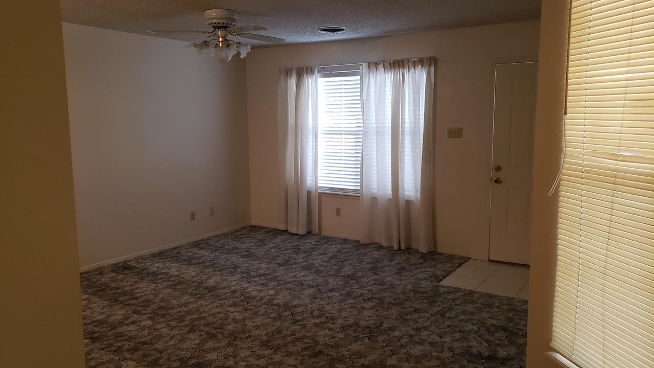 2604 1/2 N Grand Ave #A - Photo 5 of 16