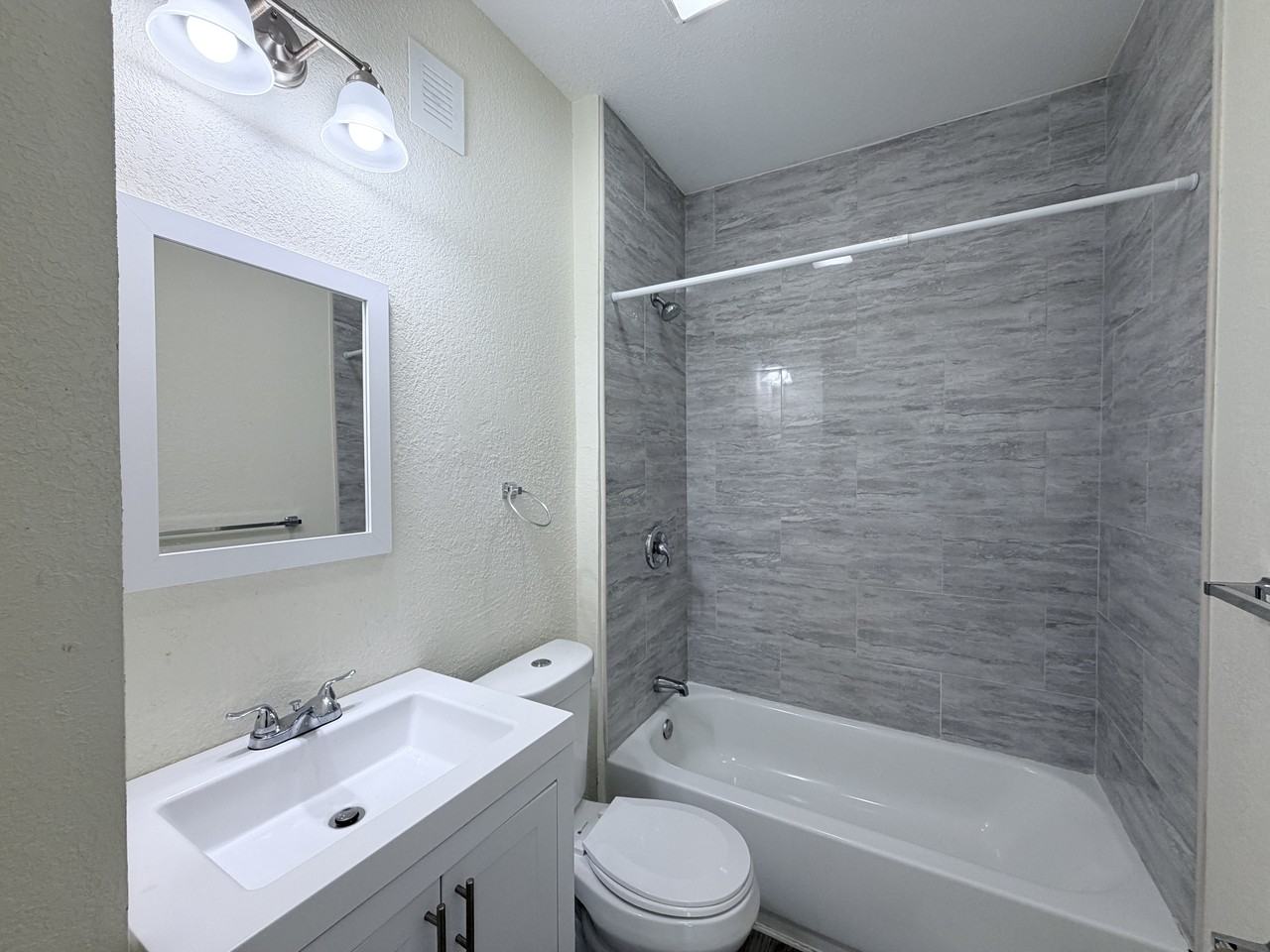 907 Rugby St #1 - Photo 7 of 37