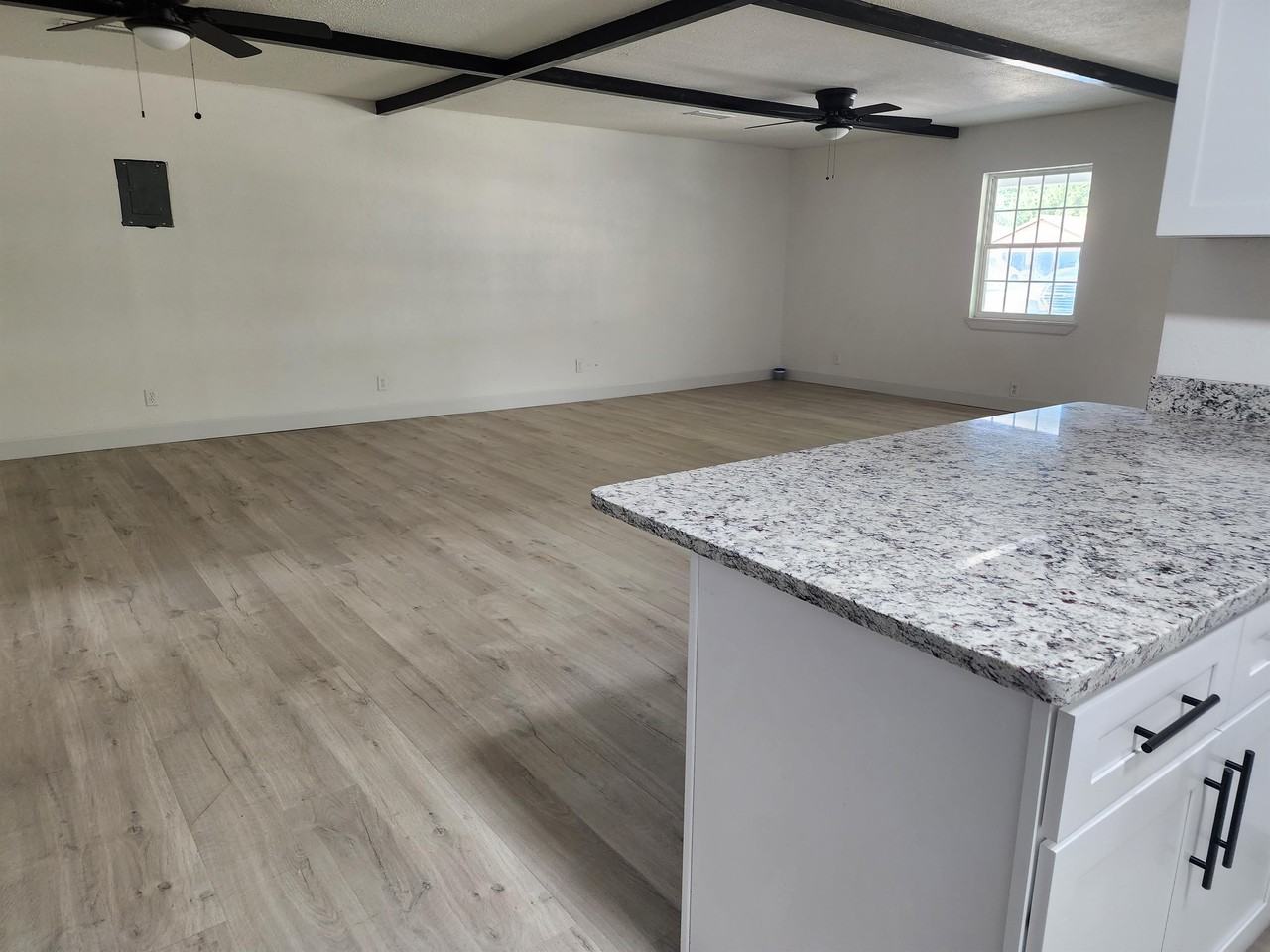 3014 N Garden Ave #1 - Photo 4 of 15