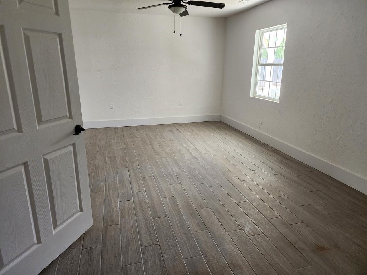 3014 N Garden Ave #1 - Photo 6 of 15