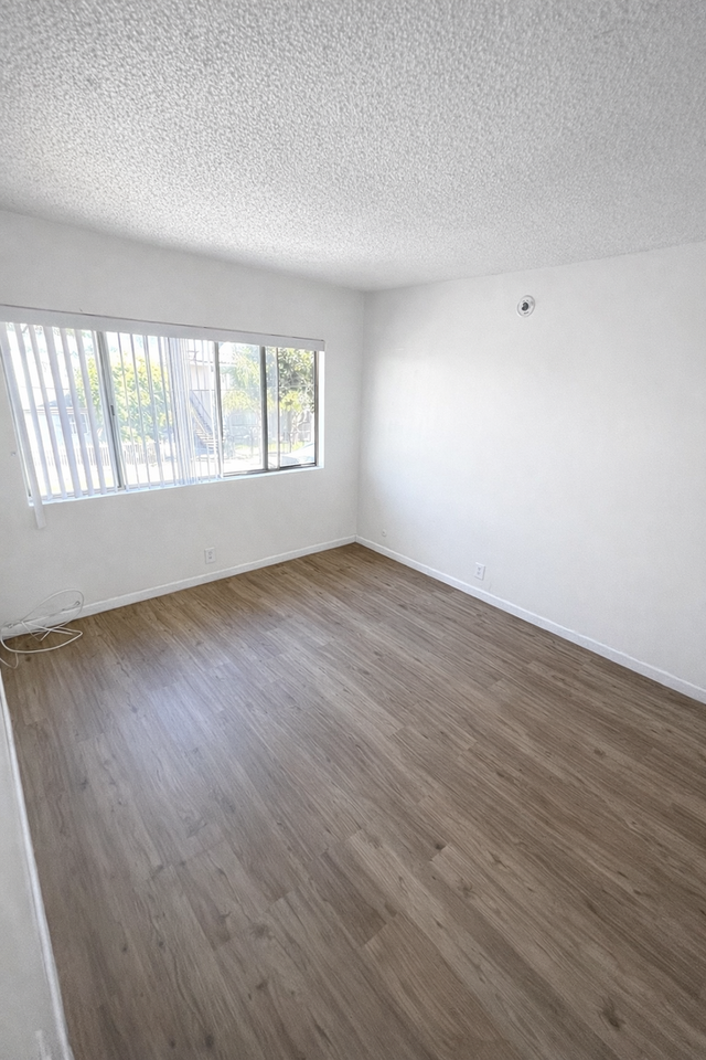 63rd Street Apartments - Photo 5 of 42