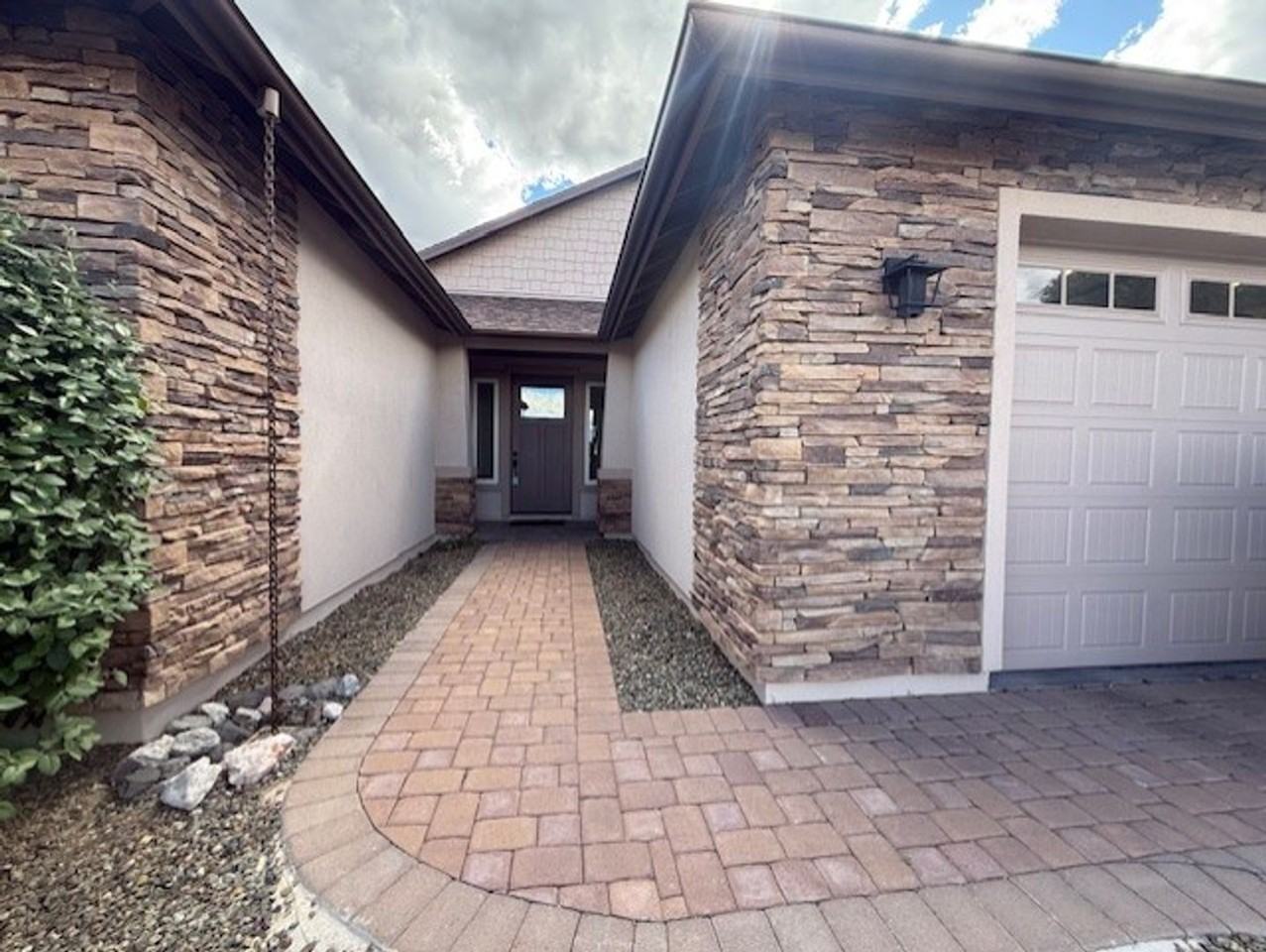 1553 Chateau Dr - Photo 3 of 36