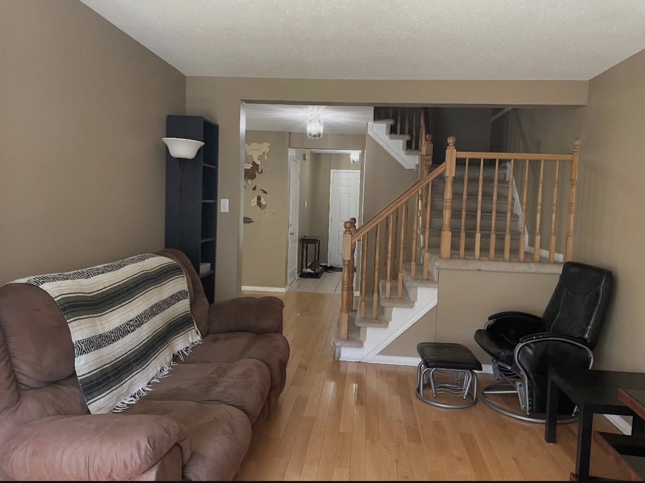 Waterton Cres - Photo 2 of 20