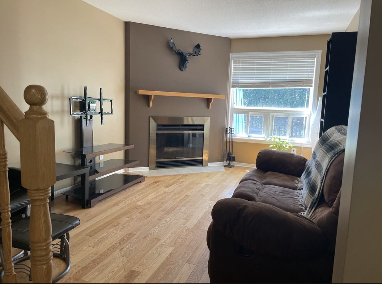 Waterton Cres - Photo 3 of 20