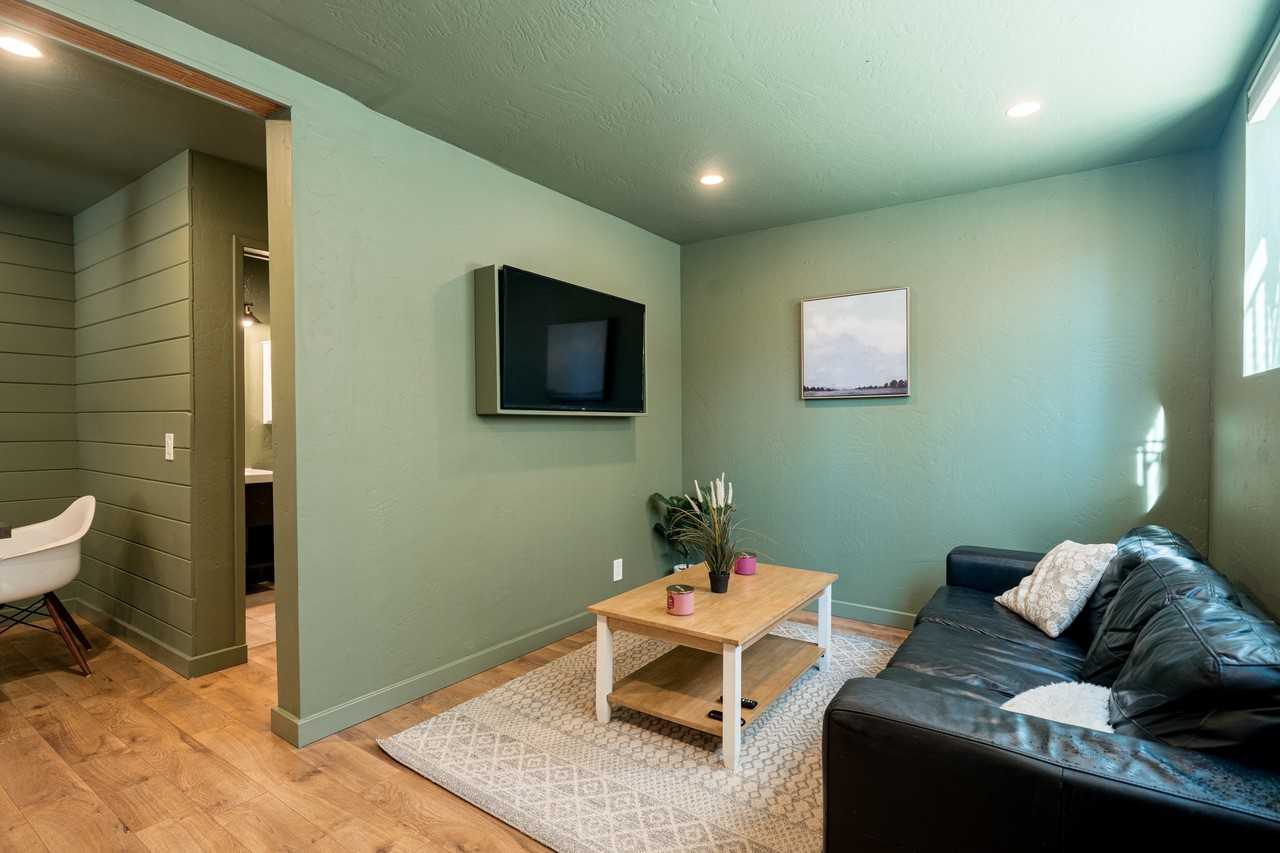 2637 1/2 C St - Photo 4 of 16