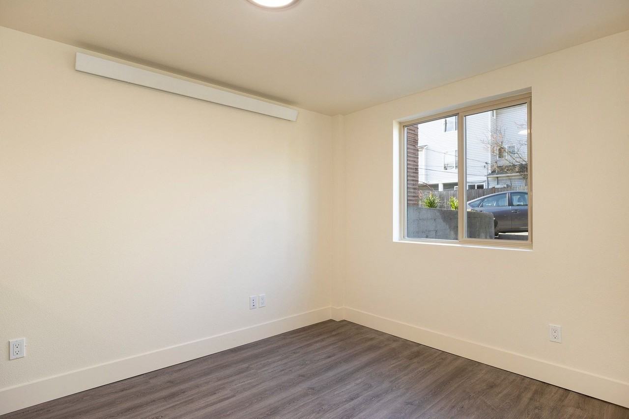 5822 26th Ave Nw - Photo 4 of 32