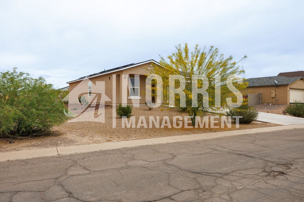 11164 W Xavier Dr - Photo 2 of 44
