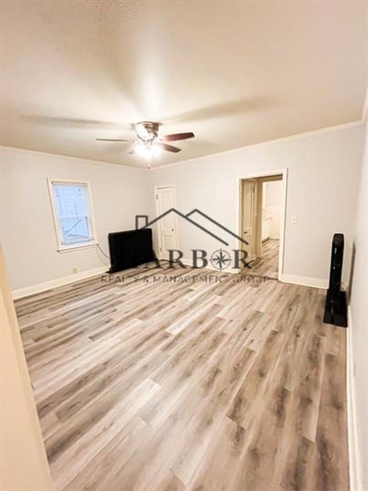 123 11th Ave Se - Photo 3 of 13