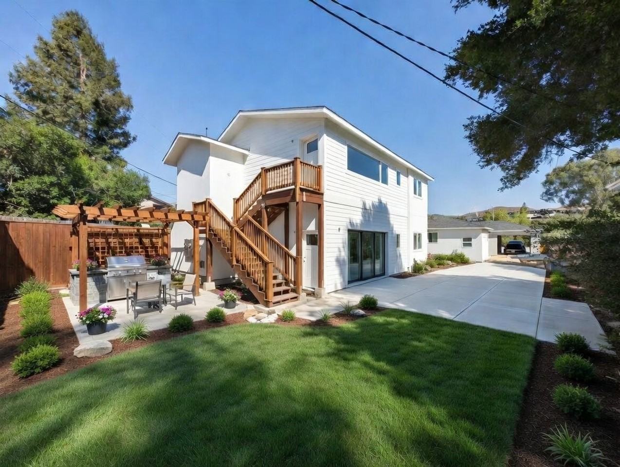 1573A Slack St - Photo 2 of 3