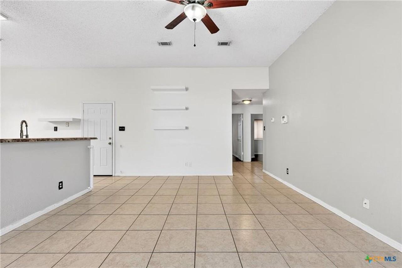 2505 Armadillo Dr - Photo 2 of 12