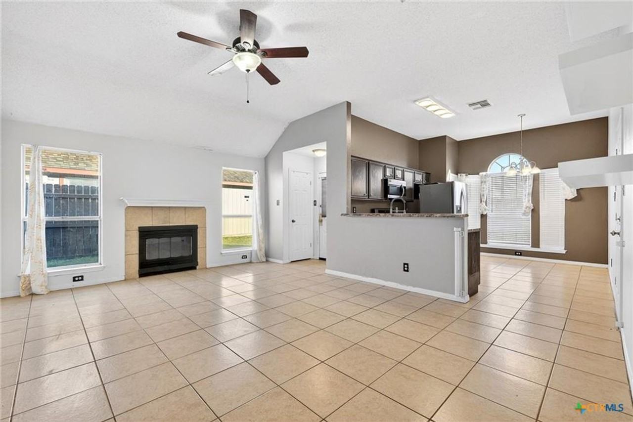 2505 Armadillo Dr - Photo 3 of 12