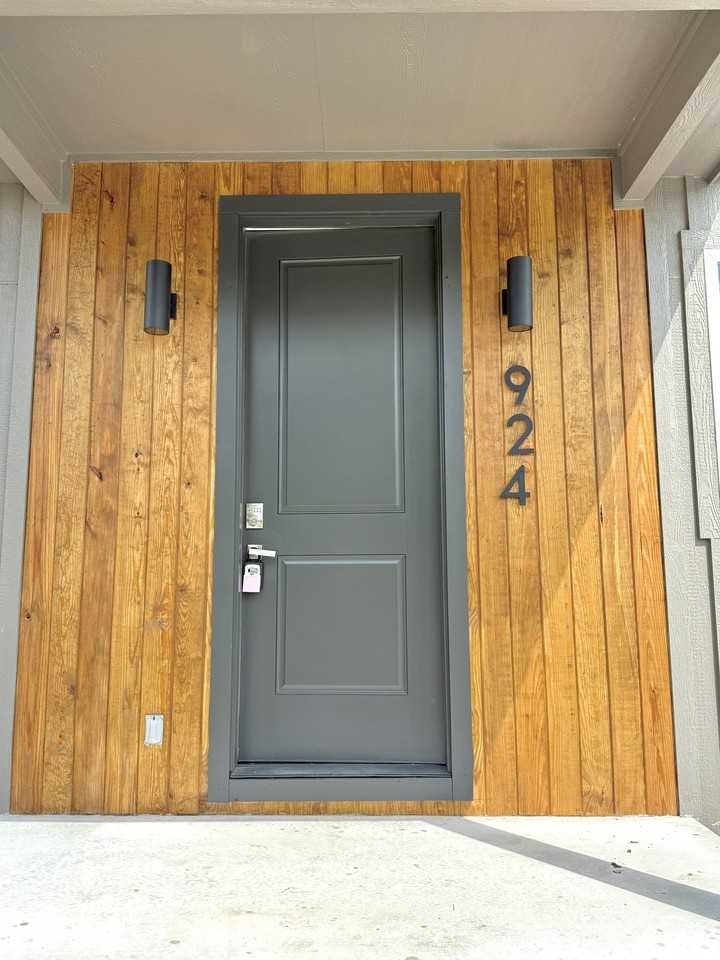 924 F St Sw #1 - Photo 2 of 18